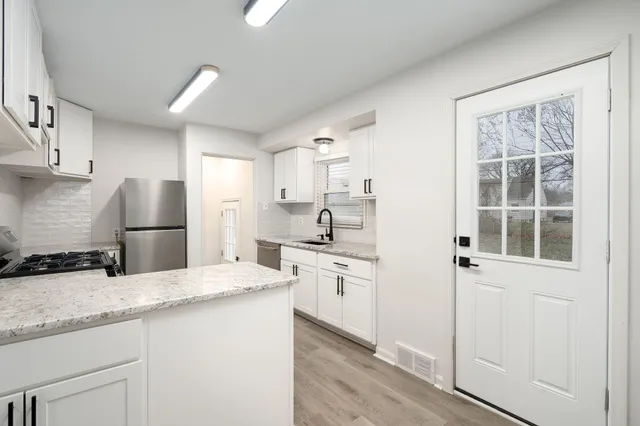 $227,950 | 24701 Parklawn Street, Oak Park, MI 48237