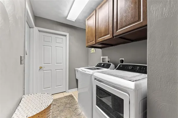 a view of an outdoor space and lakeside