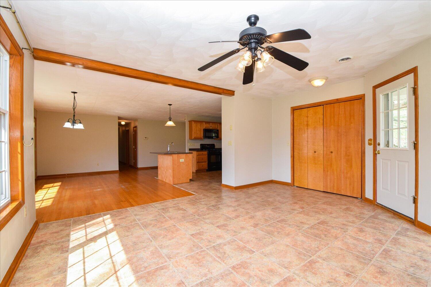 6141 Poage Valley Road Roanoke, VA 24018 - Photo 13 of 53 03-6141 Poage Valley-19