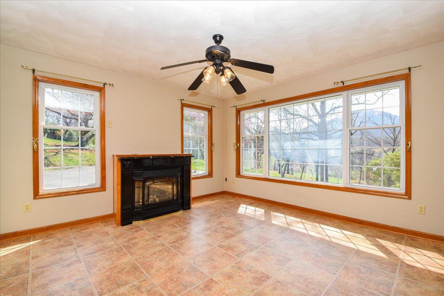 6141 Poage Valley Road Roanoke, VA 24018 - Photo 14 of 53 04-6141 Poage Valley-18