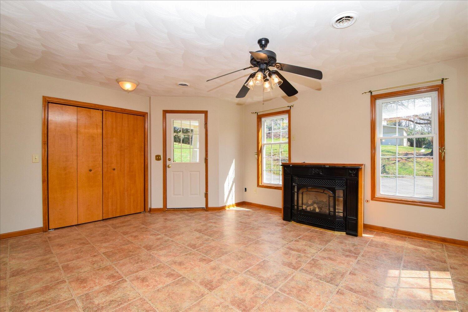 6141 Poage Valley Road Roanoke, VA 24018 - Photo 19 of 53 11-6141 Poage Valley-17