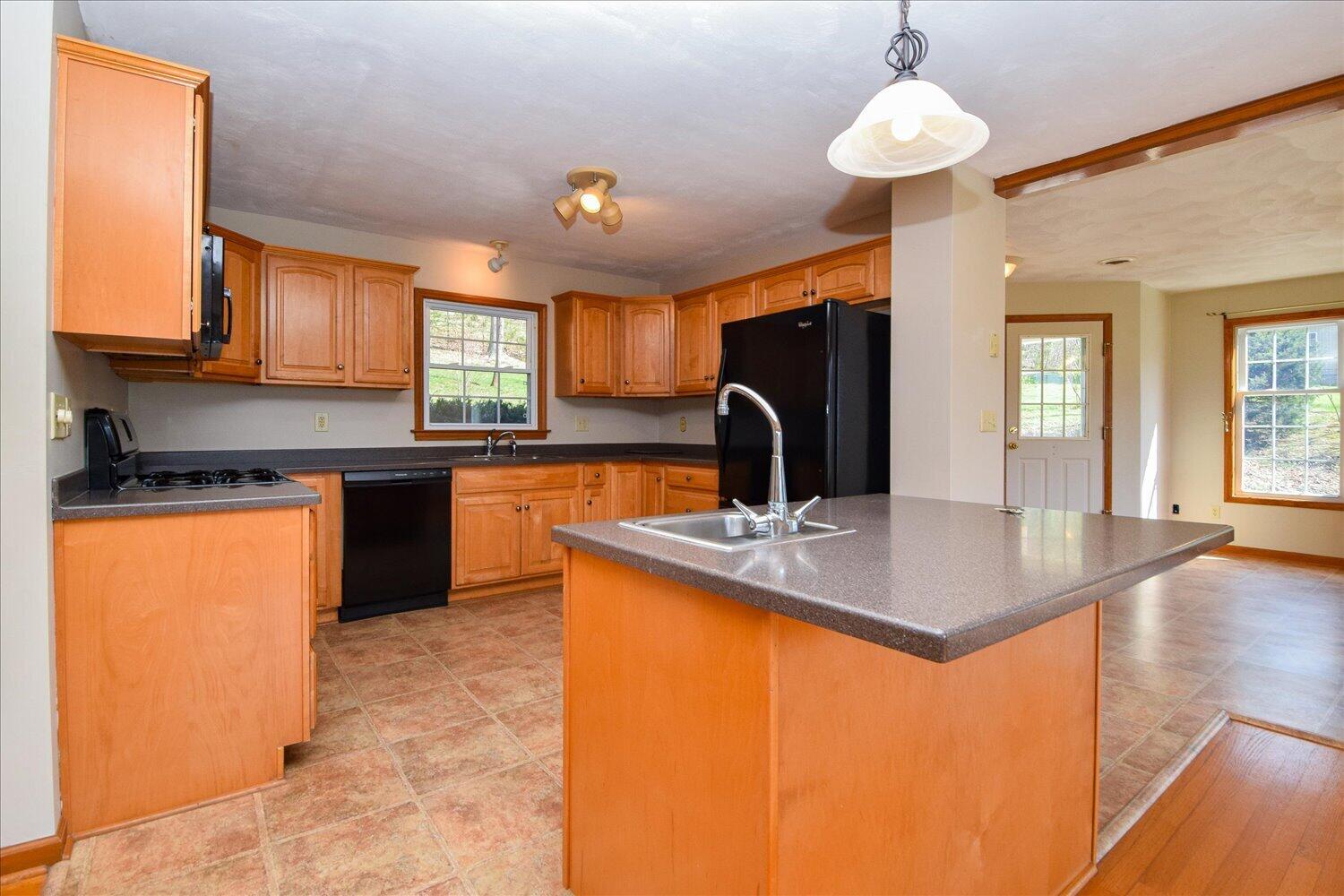 6141 Poage Valley Road Roanoke, VA 24018 - Photo 3 of 53 05-6141 Poage Valley-12