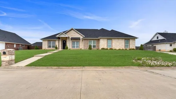 $550,000 | 1005 Stone Bridge St Mount, Mount Pleasant, TX 75455