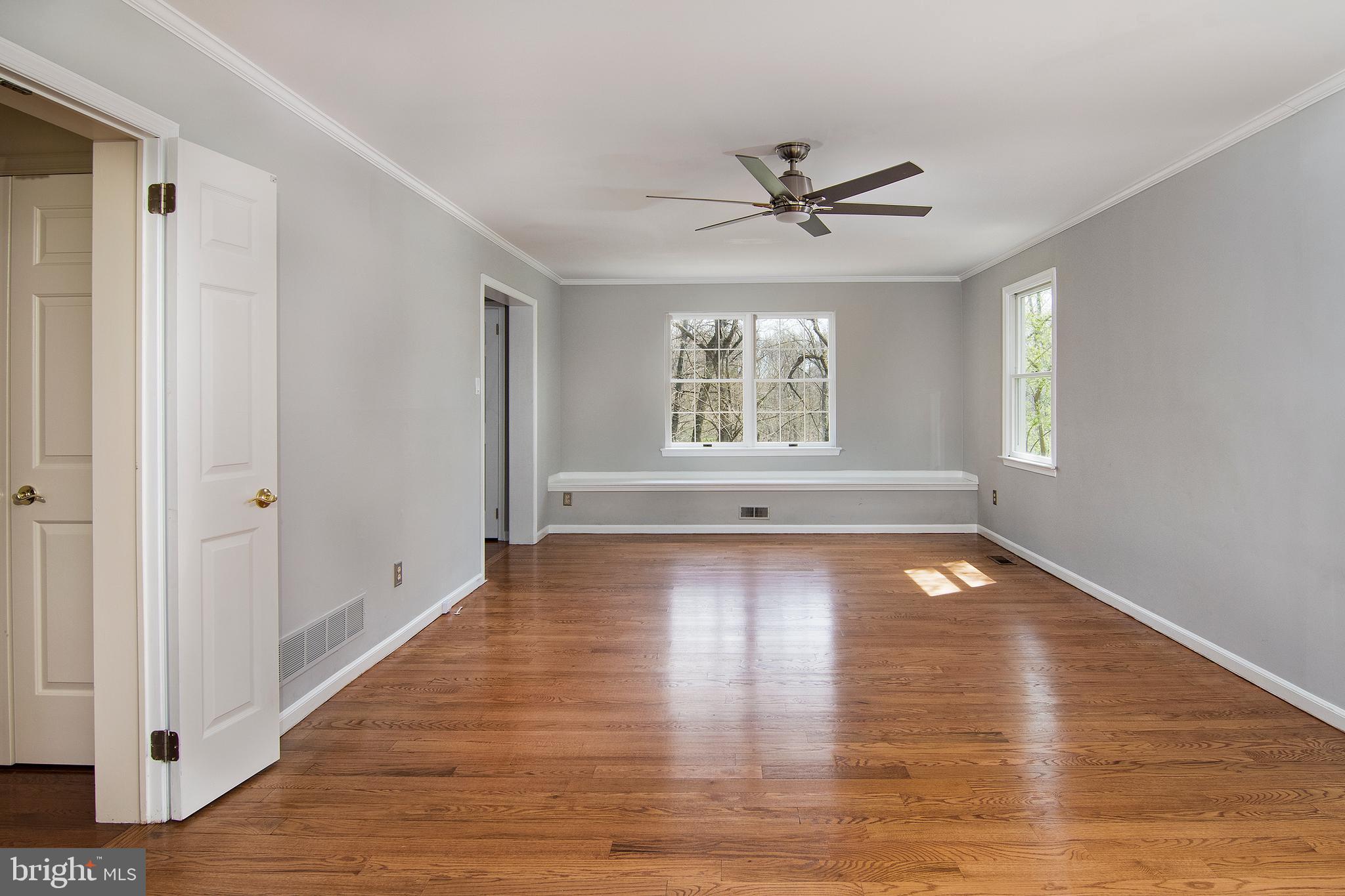 1060 Beaumont Road Berwyn, PA 19312 - Photo 13 of 37 Living Room