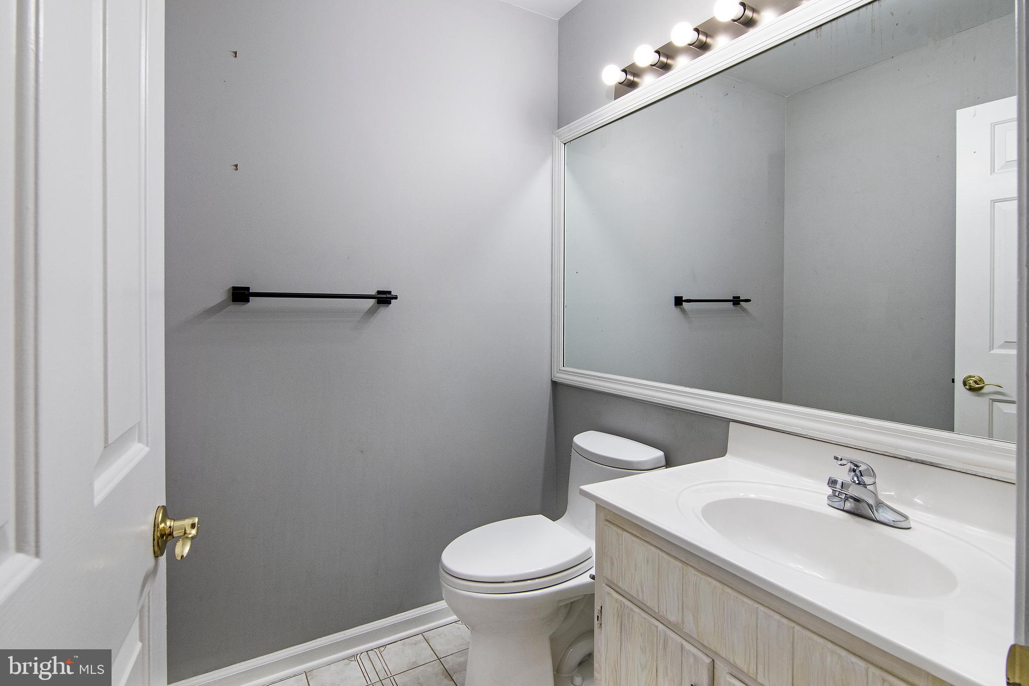 1060 Beaumont Road Berwyn, PA 19312 - Photo 17 of 37 Powder Room