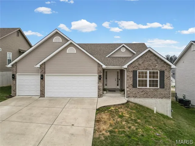 $449,900 | 1810 Valley View Circle, Festus, MO 63028