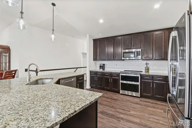 $449,900 | 1810 Valley View Circle, Festus, MO 63028