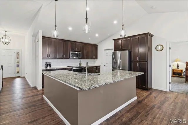 $449,900 | 1810 Valley View Circle, Festus, MO 63028