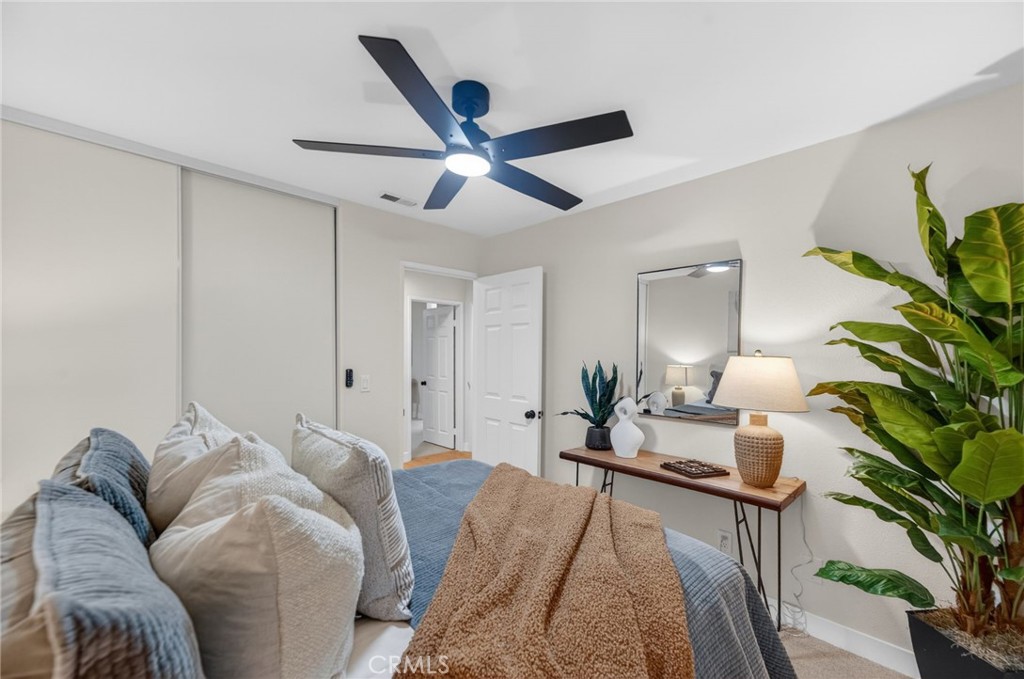 32042 Merlot Court Temecula, CA 92591 - Photo 29 of 46 a living room with furniture and a lamp