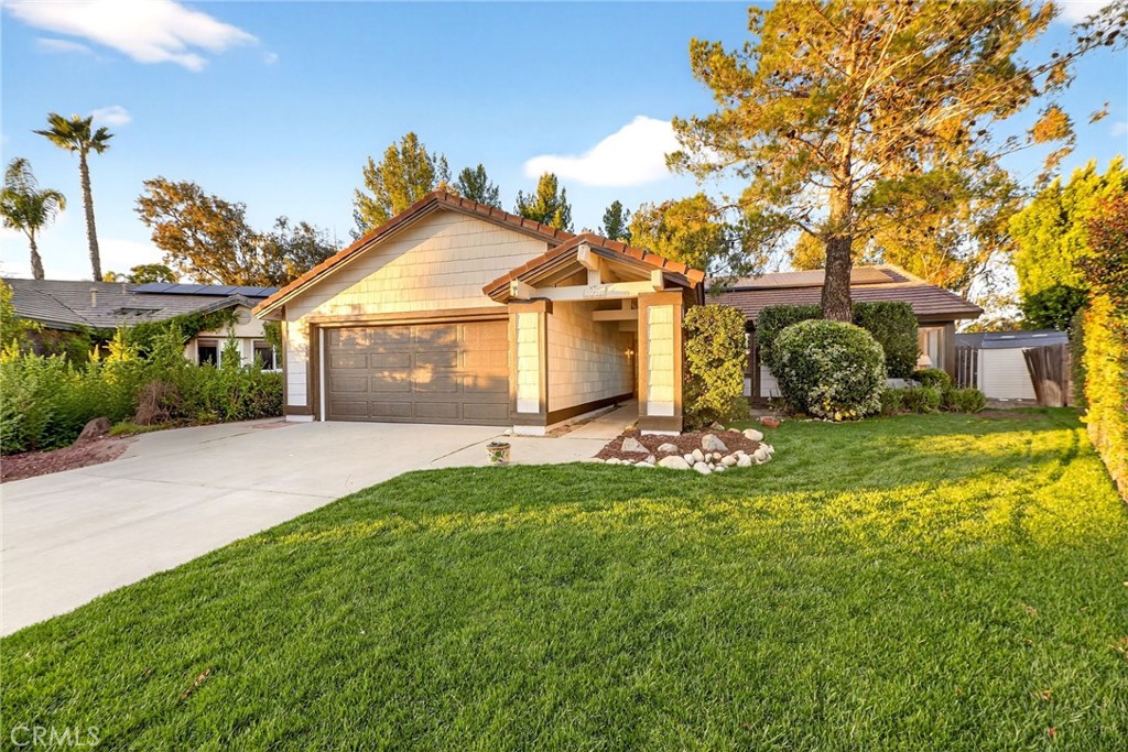 32042 Merlot Court Temecula, CA 92591 - Photo 5 of 46 a front view of a house with a garden