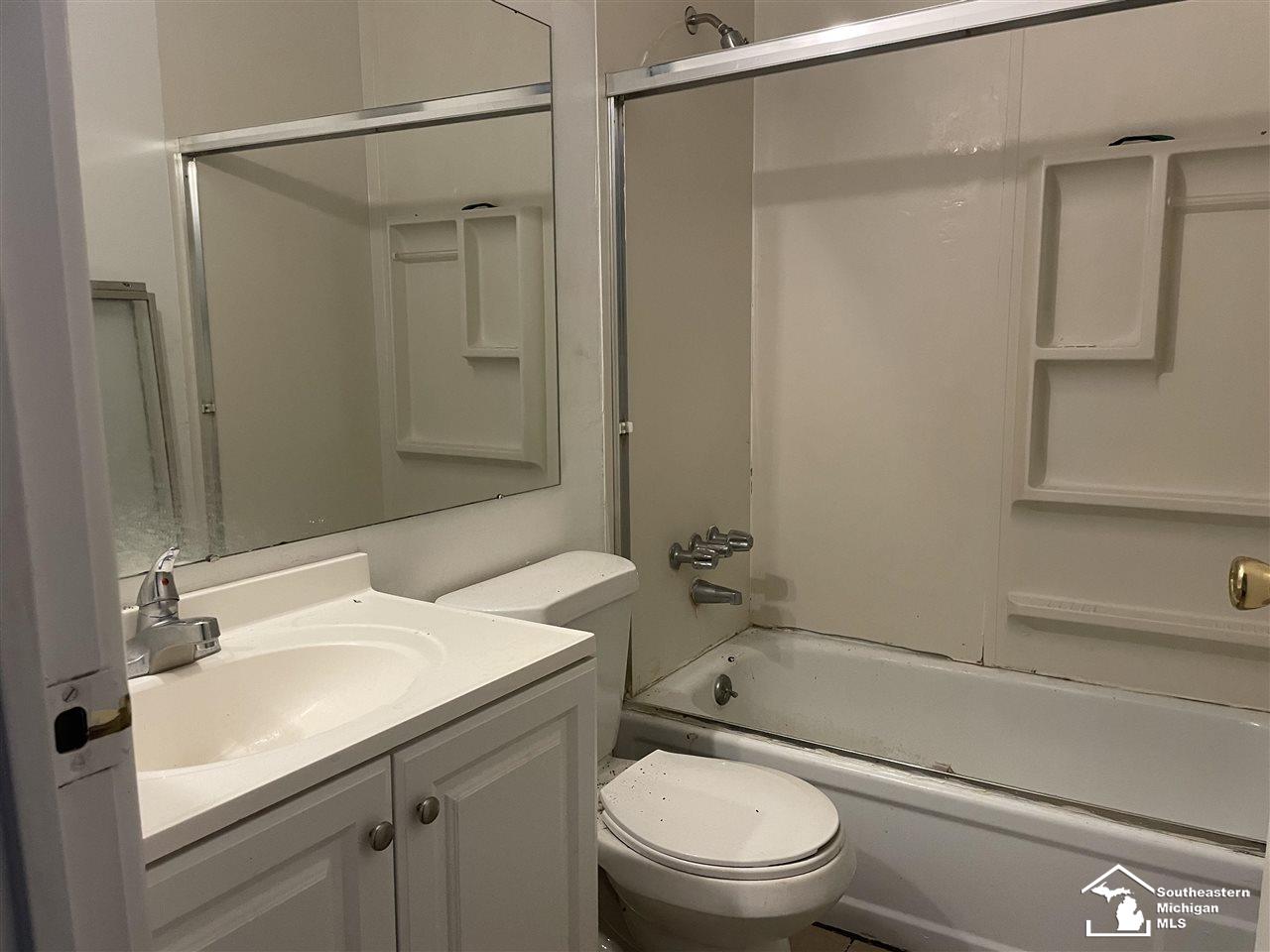 42444 Barchester Road Canton, MI 48187 - Photo 25 of 39
