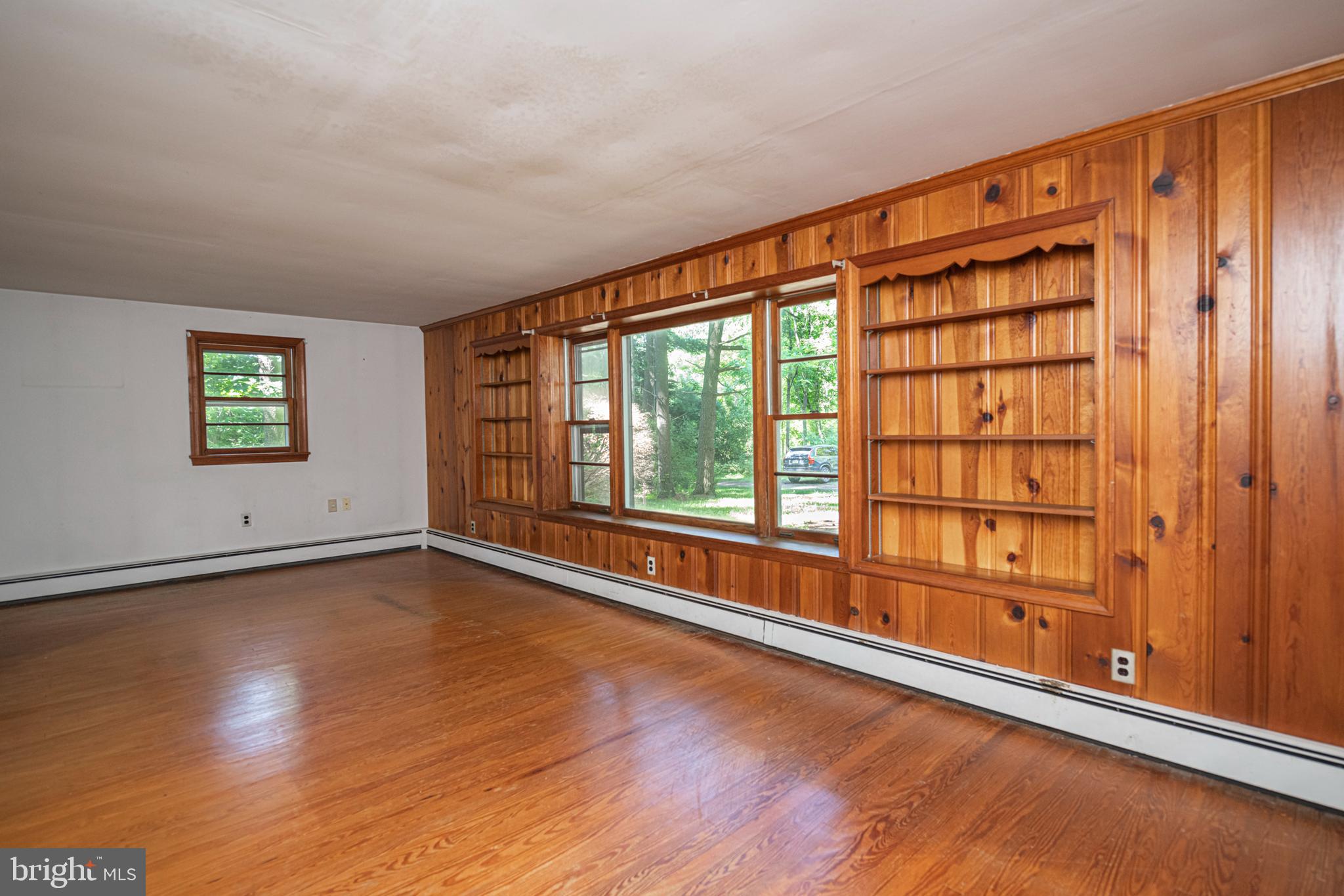 437 Pawlings Road Phoenixville, PA 19460 - Photo 18 of 58 Living Room