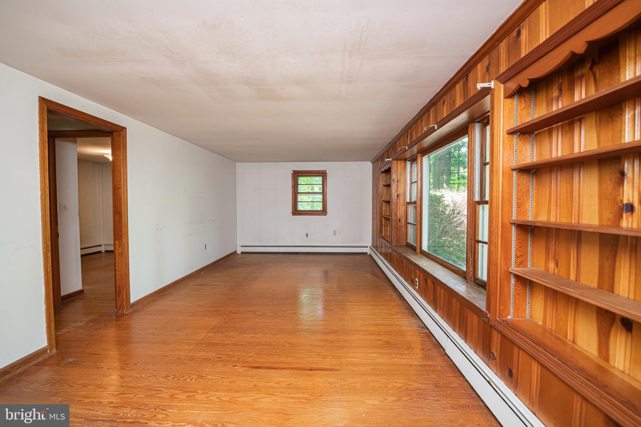 437 Pawlings Road Phoenixville, PA 19460 - Photo 19 of 58 Living Room