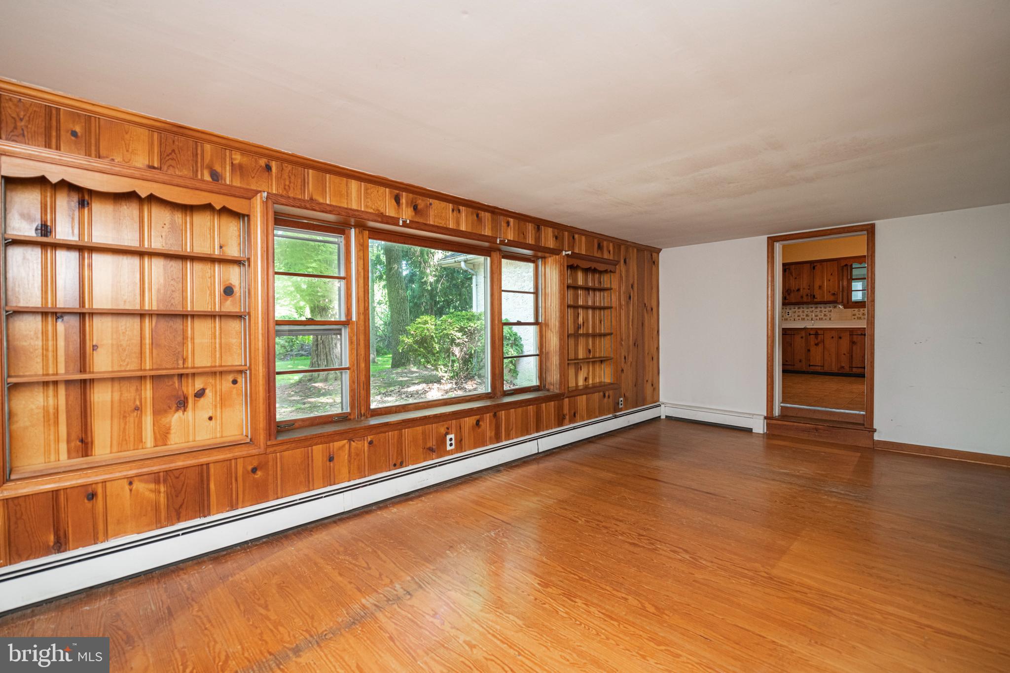 437 Pawlings Road Phoenixville, PA 19460 - Photo 20 of 58 Living Room
