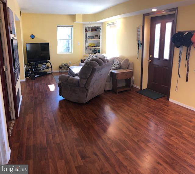3119 Sollers Point Road Baltimore, MD 21222 - Photo 5 of 27 LIVING RROM