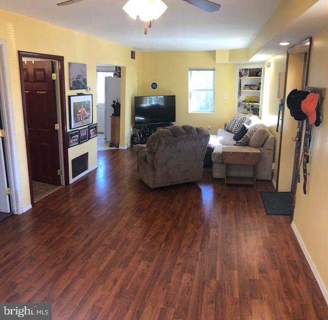 3119 Sollers Point Road Baltimore, MD 21222 - Photo 6 of 27 LIVING ROOM