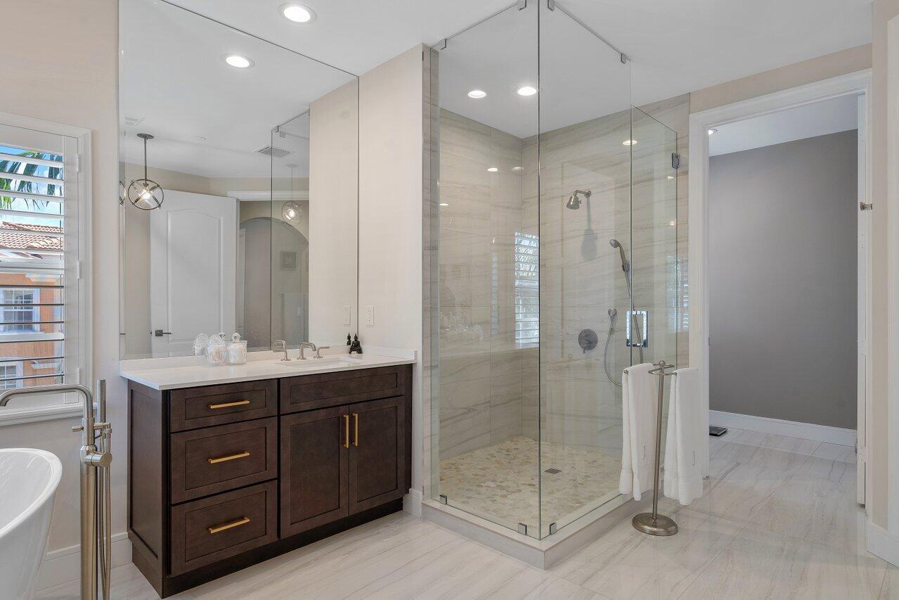 617 Northeast Francesca Lane Boca Raton, FL 33487 - Photo 32 of 52 Separate Walk-in Frameless Shower Door