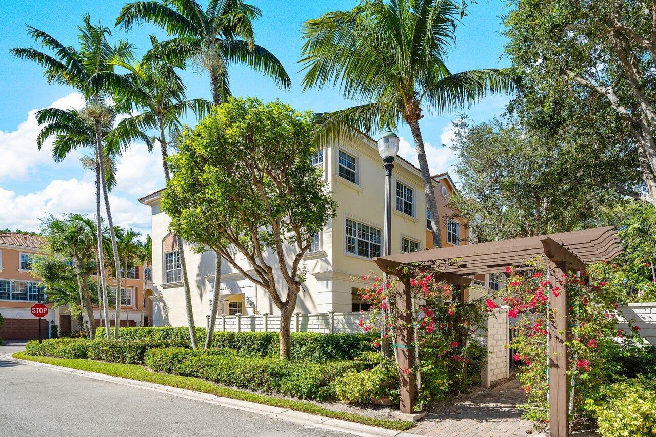 617 Northeast Francesca Lane Boca Raton, FL 33487 - Photo 40 of 52 CORNER/END UNIT