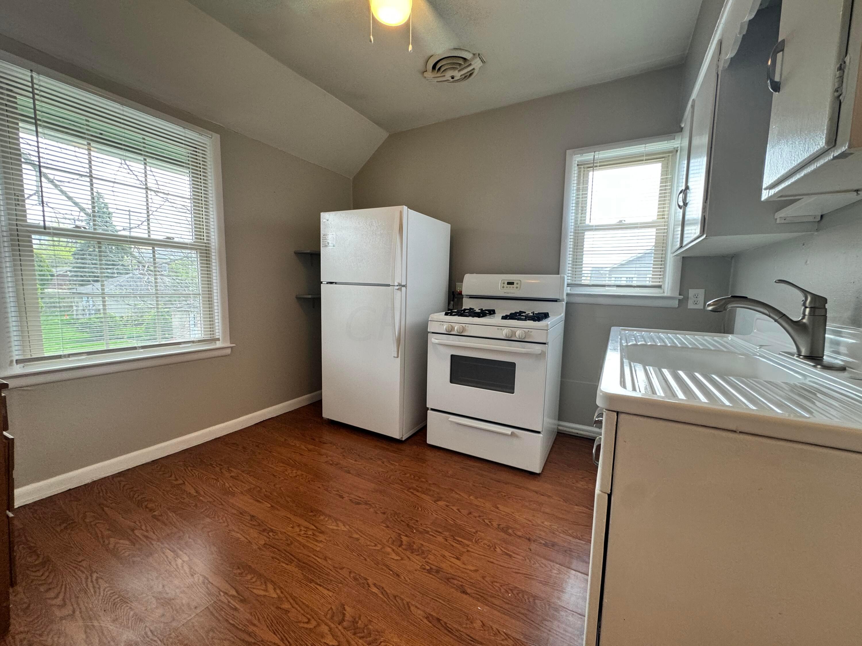 47 West Pacemont Road Columbus, OH 43202 - Photo 10 of 16 Kitchen