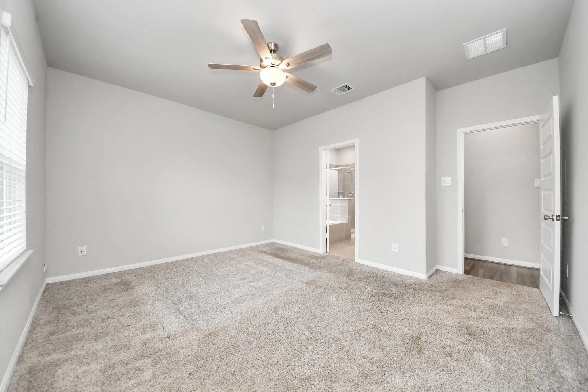 7206 Melrose Lane Rosharon, TX 77583 - Photo 22 of 44 an empty room with chandelier fan and windows