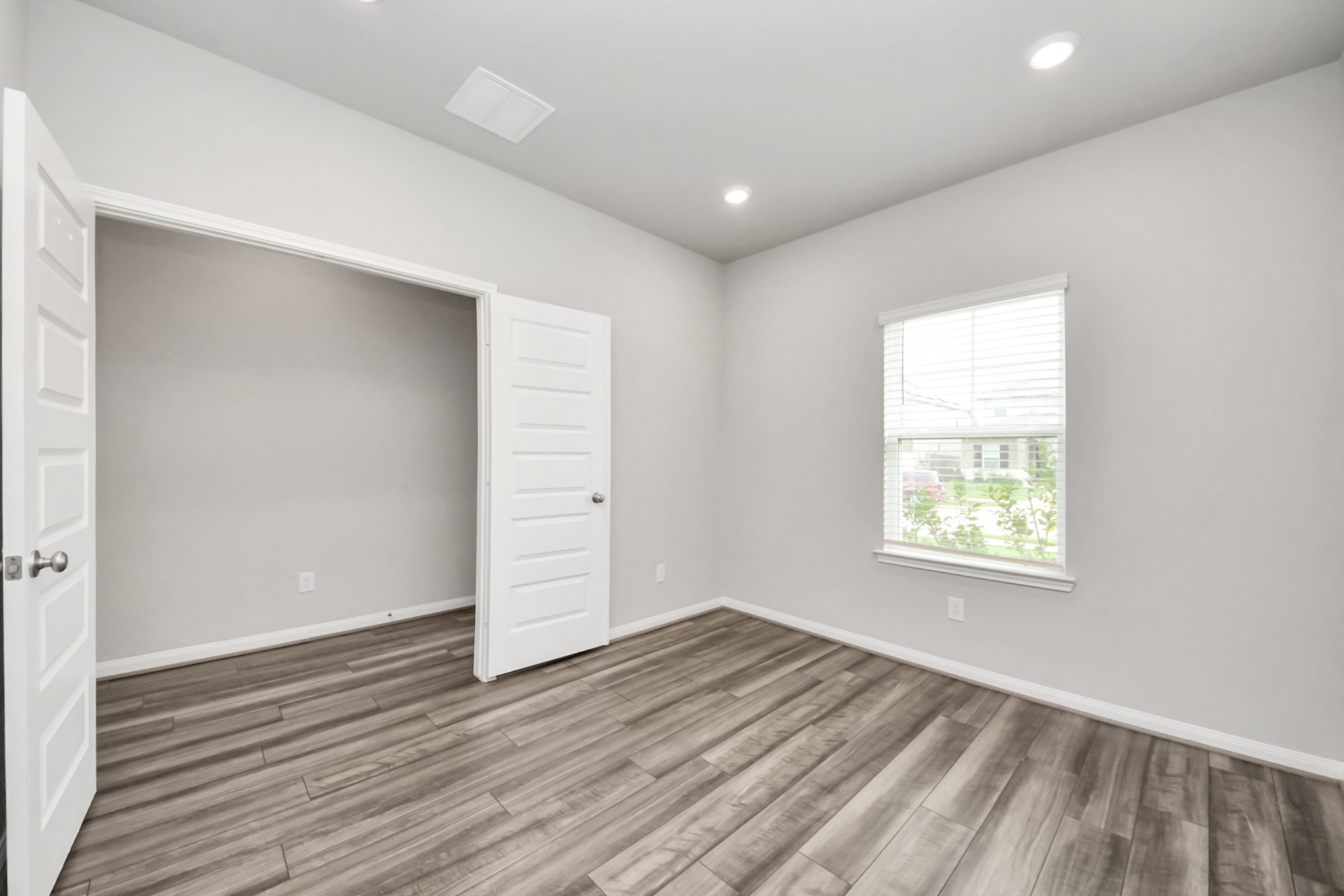 7206 Melrose Lane Rosharon, TX 77583 - Photo 5 of 44 an empty room with wooden floor and windows