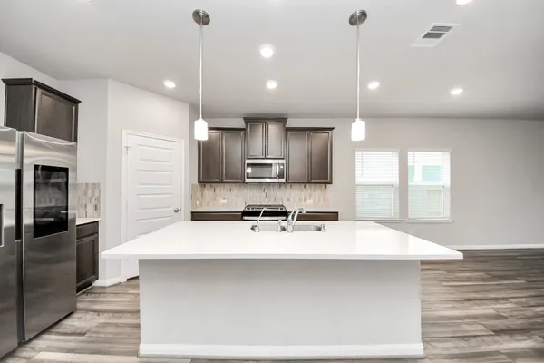 $2,600 | 7206 Melrose Lane, Rosharon, TX 77583