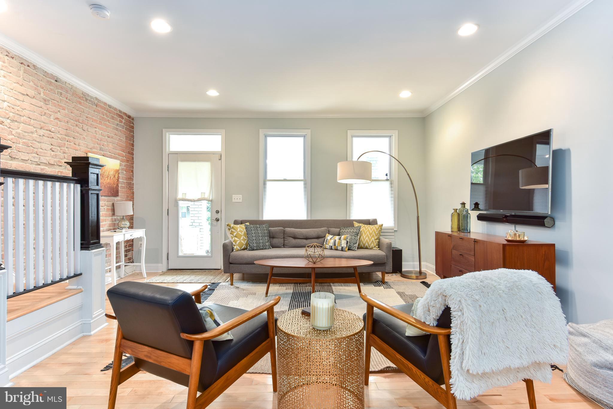 1331 Spring Road Northwest Washington, DC 20010 - Photo 2 of 27 Living Room