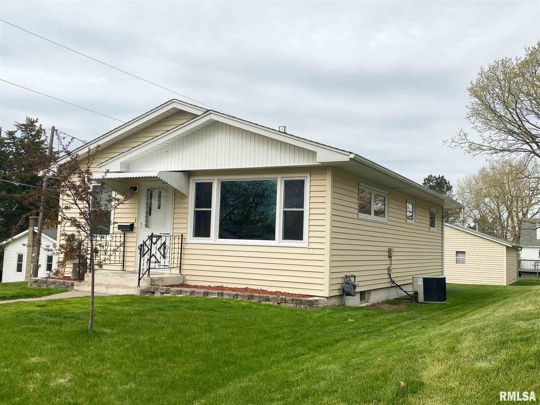 258 Ruth Place Clinton, IA 52732 - Photo 2 of 25 Gallery Image 2