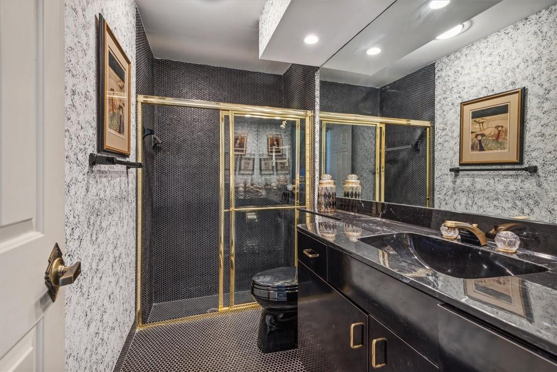 22652 Caravelle Circle Boca Raton, FL 33433 - Photo 11 of 18 Downstairs Full Bathroom (3rd bathroom)