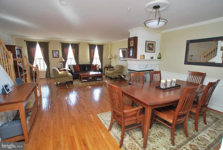 480 Tschiffely Square Road Gaithersburg, MD 20878 - Photo 6 of 25 Living Room/Dining Room