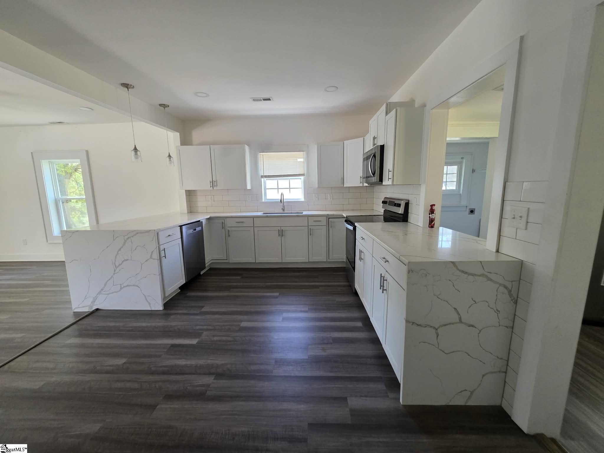 559 Perrin Avenue Woodruff, SC 29388 - Photo 2 of 14