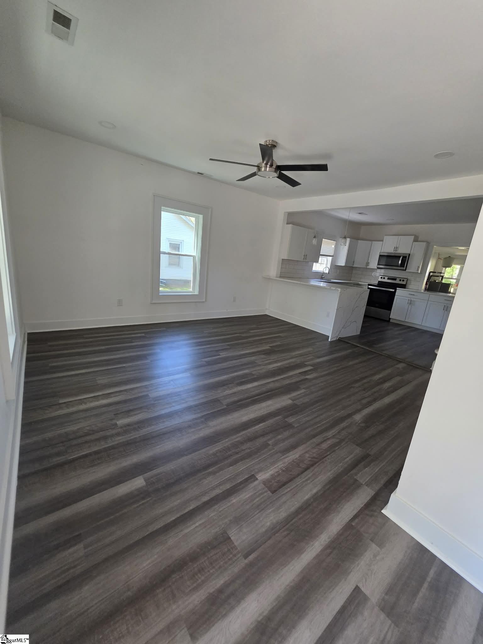 559 Perrin Avenue Woodruff, SC 29388 - Photo 4 of 14