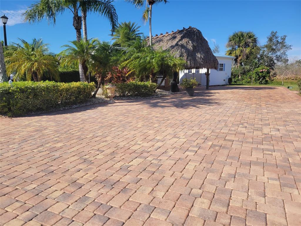 605 Southwest 40th Cove Okeechobee, FL 34974 - Photo 2 of 10 a view of a backyard