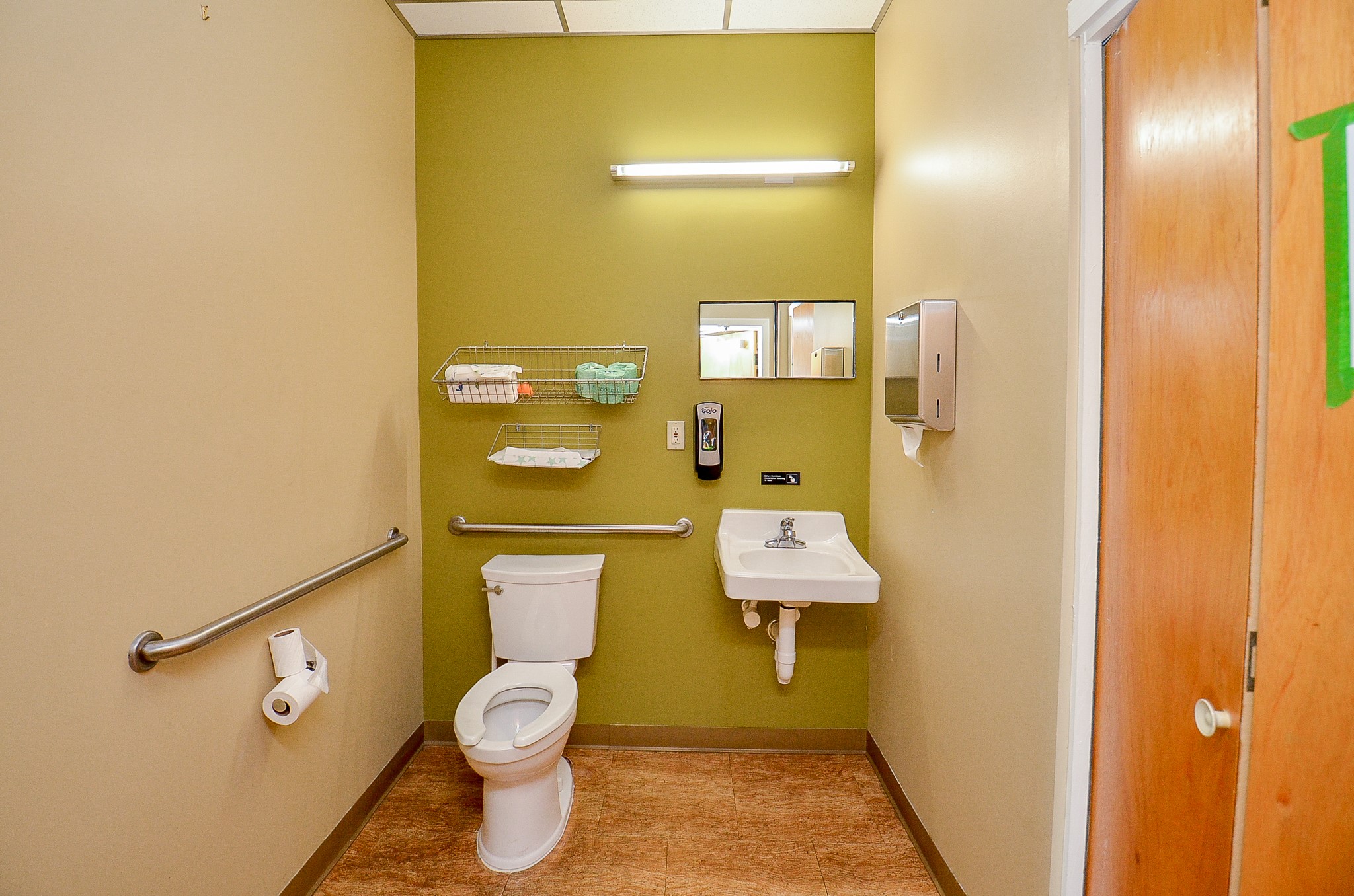 5712 Val Verde Street Houston, TX 77057 - Photo 44 of 50 a bathroom with a toilet