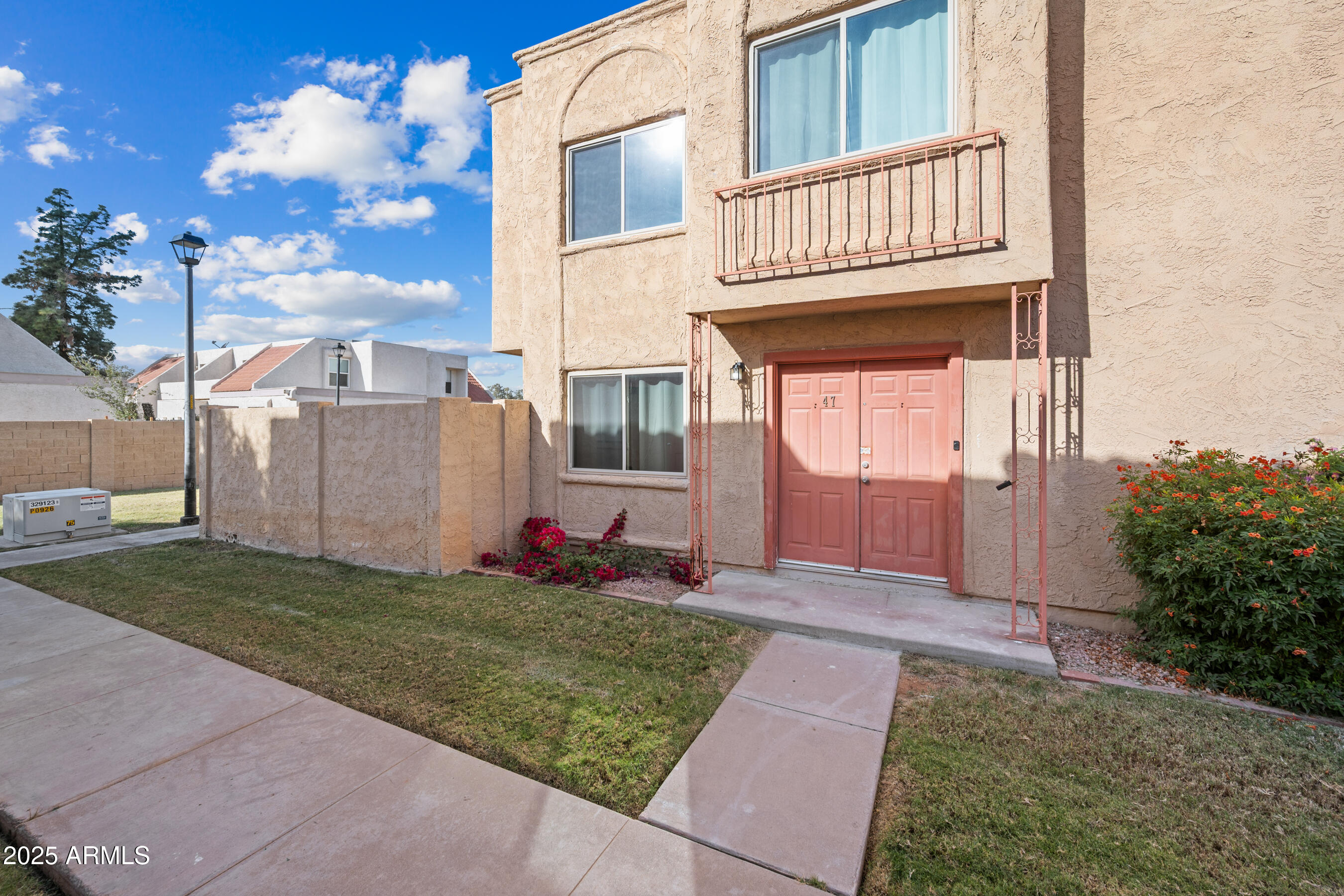 948 South Alma School Road, Unit 47 Mesa, AZ 85210 - Photo 2 of 19 2-948SASR47-ocupix-