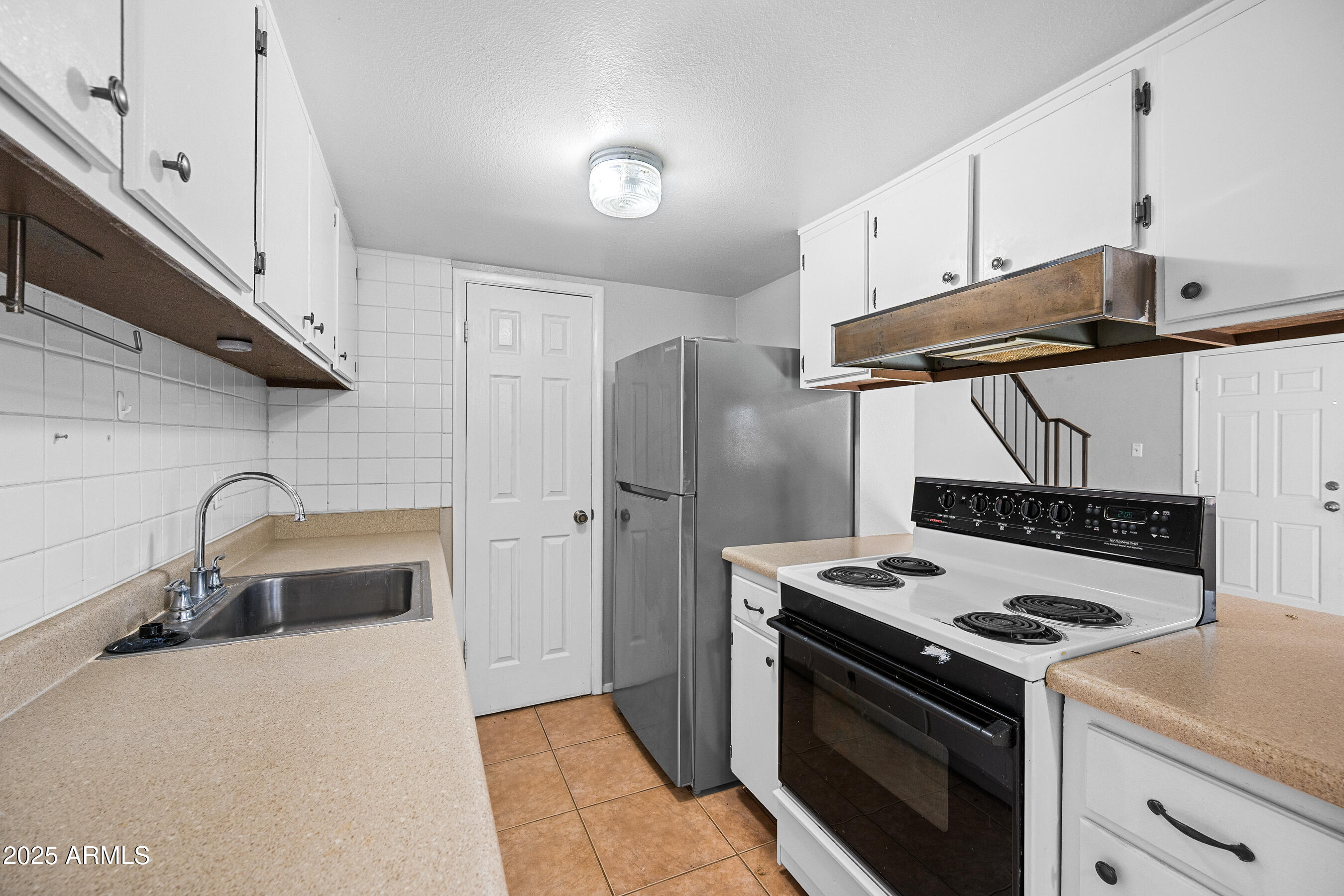 948 South Alma School Road, Unit 47 Mesa, AZ 85210 - Photo 8 of 19 8-948SASR47-ocupix-