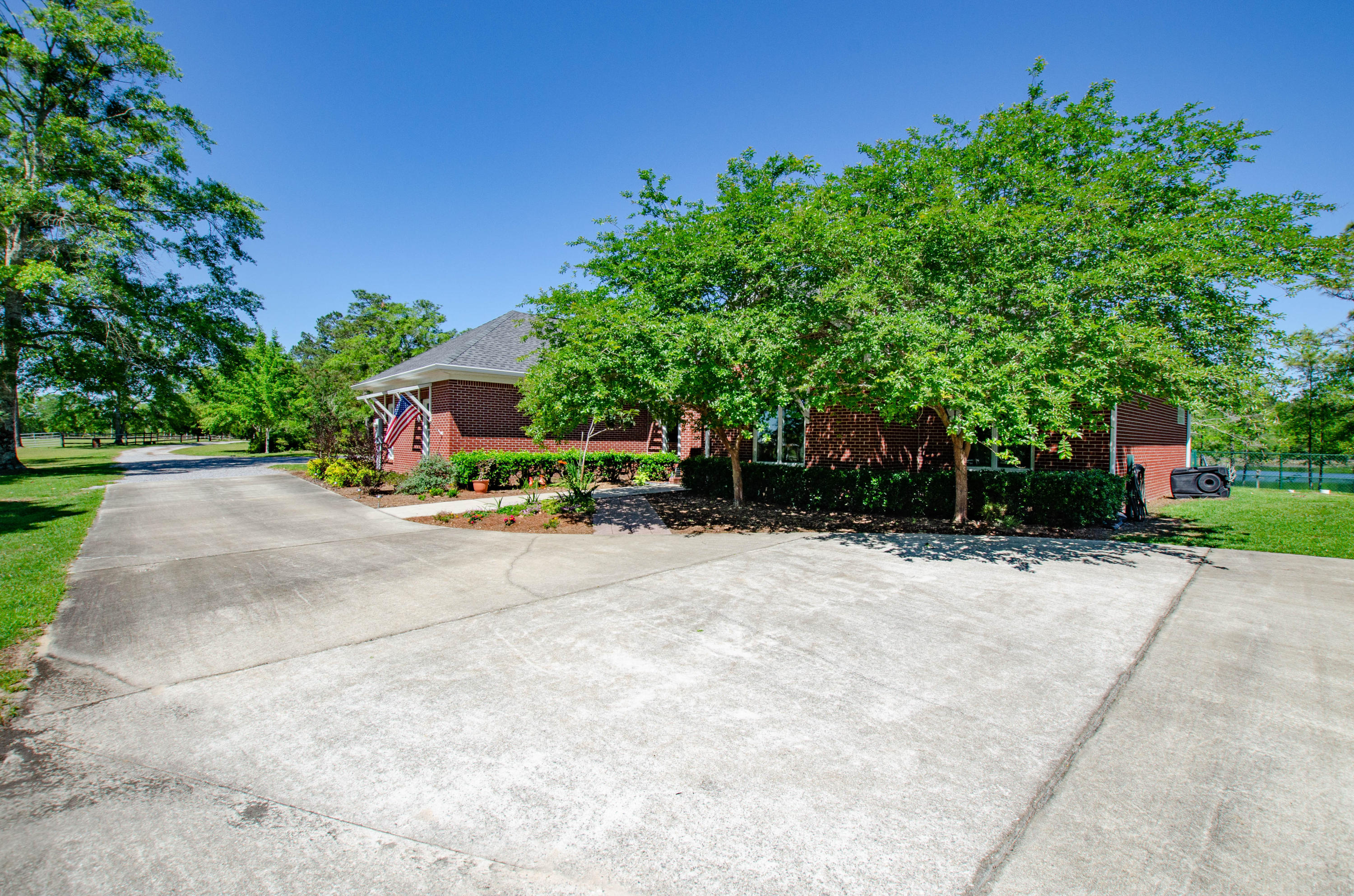 730 McLendon Road DeFuniak Springs, FL 32433 - Photo 33 of 56 Main House & Driveway