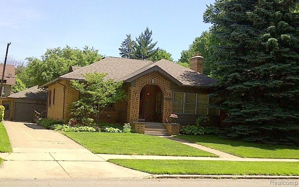 924 Barrington Road Grosse Pointe, MI 48230 - Photo 2 of 15 Grosse Pointe Park-20140615-669.jpg