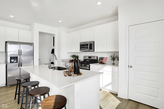 $352,690 | 1624 Hemlock Circle, Greenfield, IN 46140