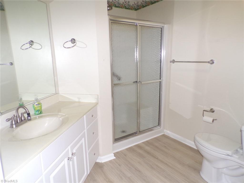 5005 Bass Chapel Road, Unit 1C Greensboro, NC 27455 - Photo 16 of 34 Primary full bath.