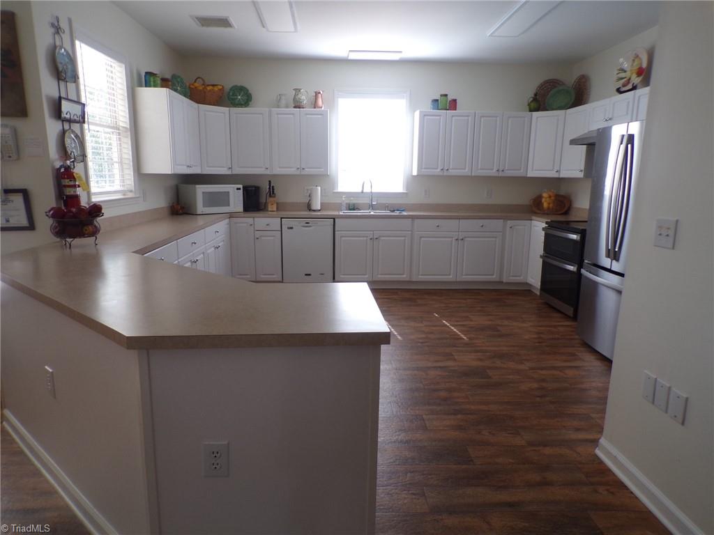 5005 Bass Chapel Road, Unit 1C Greensboro, NC 27455 - Photo 30 of 34 Clubhouse kitchen