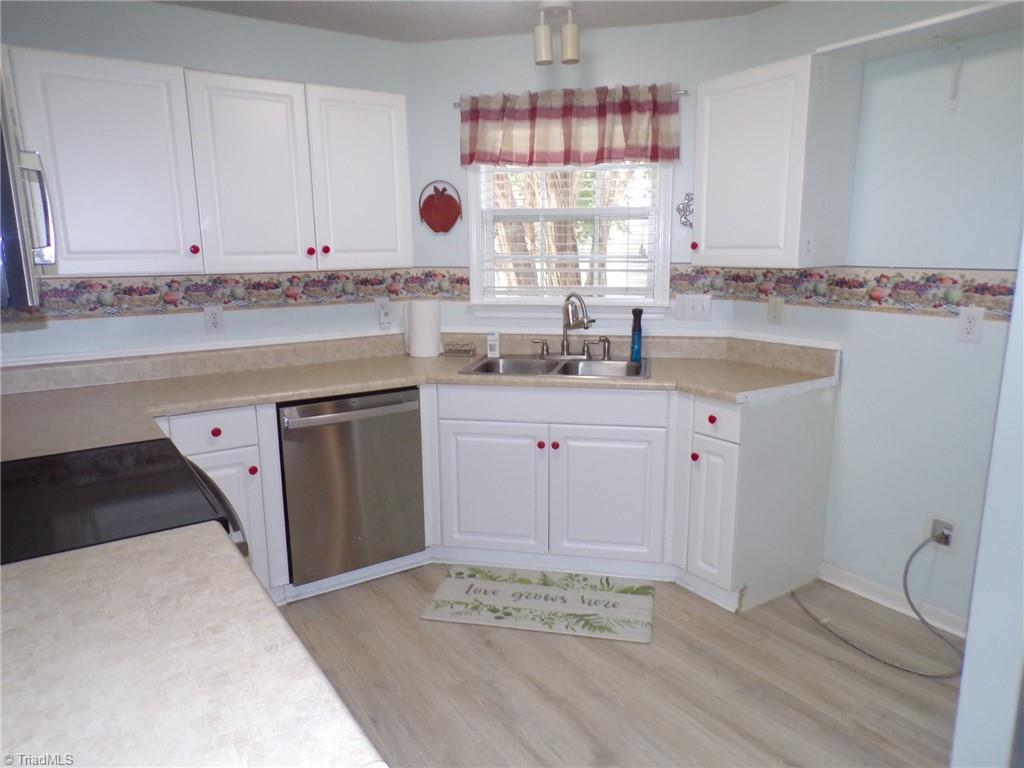 5005 Bass Chapel Road, Unit 1C Greensboro, NC 27455 - Photo 7 of 34 Kitchen, no refrigerator.