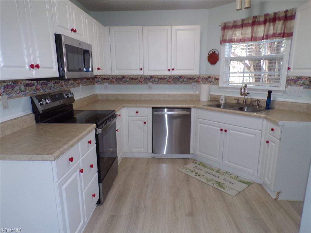 5005 Bass Chapel Road, Unit 1C Greensboro, NC 27455 - Photo 8 of 34 Kitchen