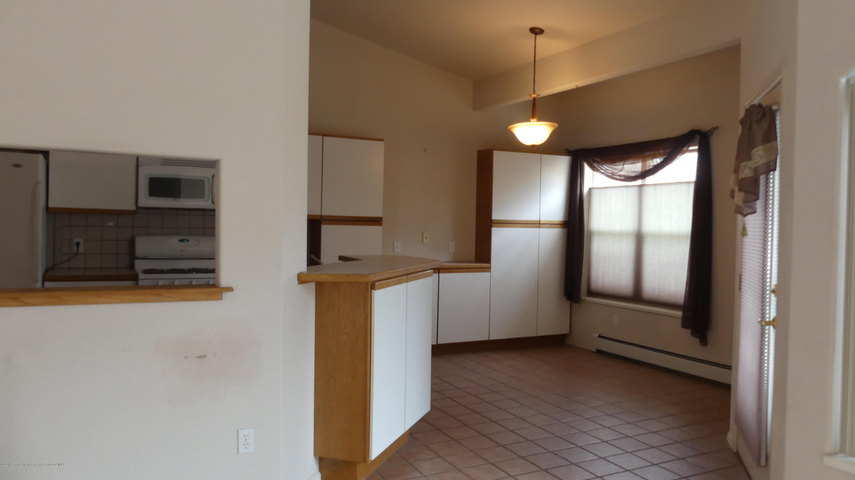 39 North Ridge Court Parachute, CO 81635 - Photo 7 of 22 Kitchen:Dining