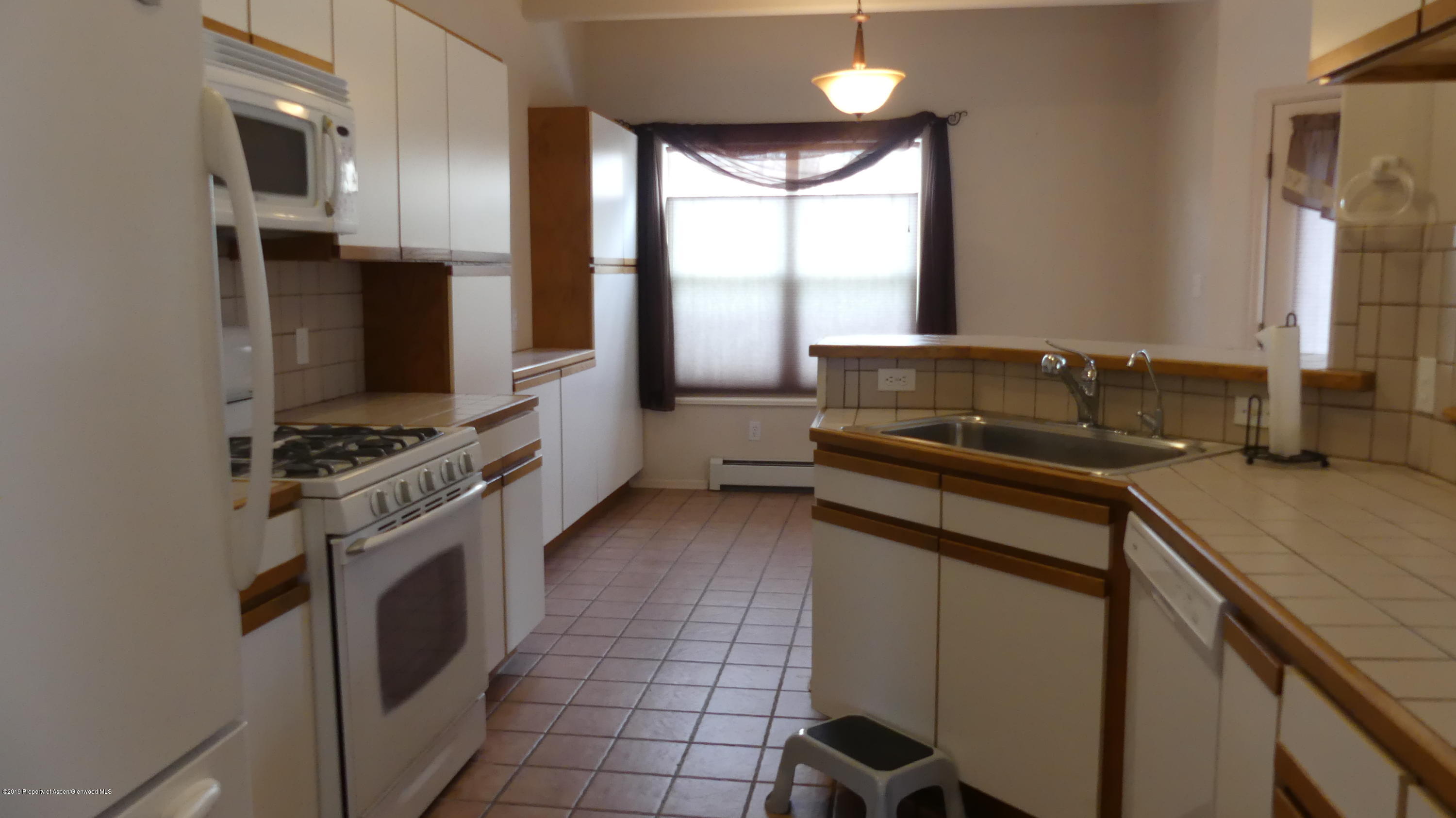 39 North Ridge Court Parachute, CO 81635 - Photo 8 of 22 Kitchen3