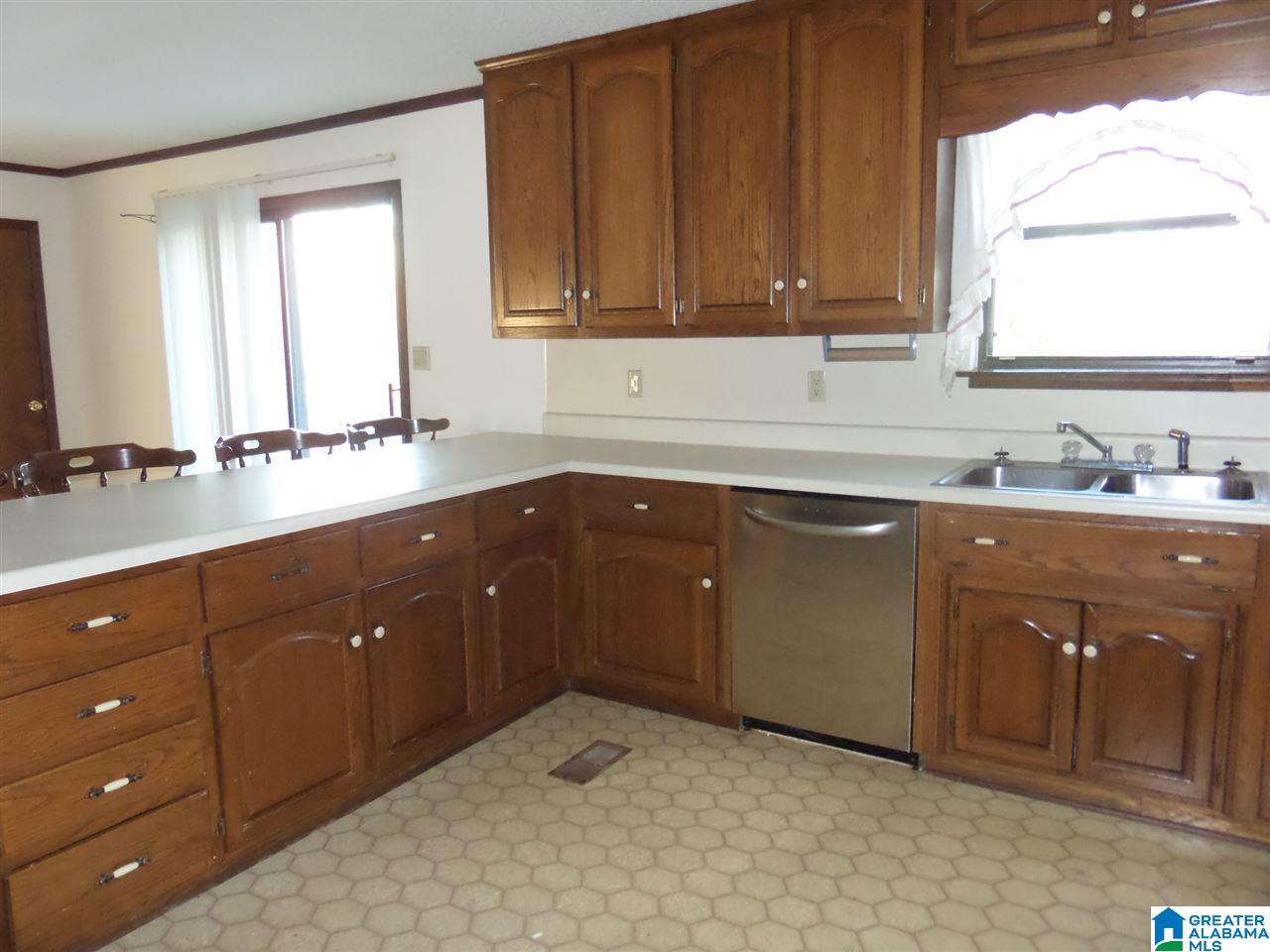 699 Hilltop Road Warrior, AL 35180 - Photo 15 of 21