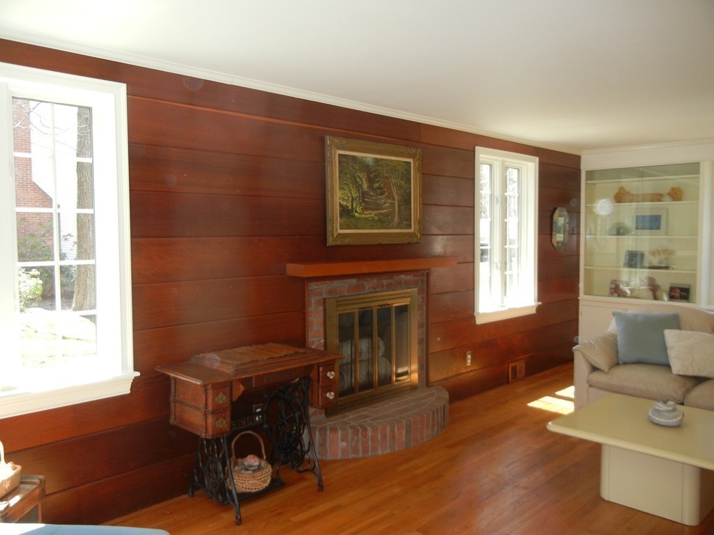 8 Russell Road Wilbraham, MA 01095 - Photo 5 of 28