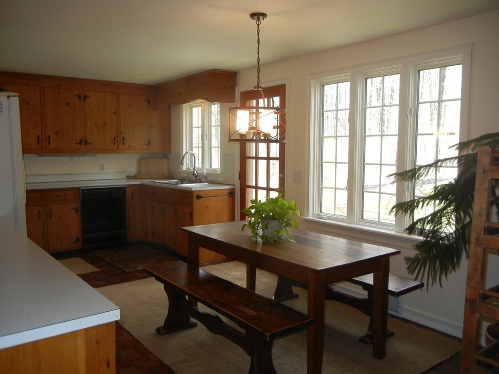 8 Russell Road Wilbraham, MA 01095 - Photo 7 of 28
