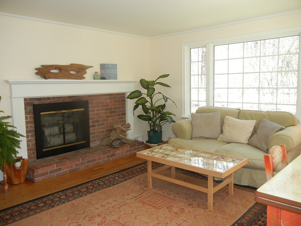 8 Russell Road Wilbraham, MA 01095 - Photo 10 of 28