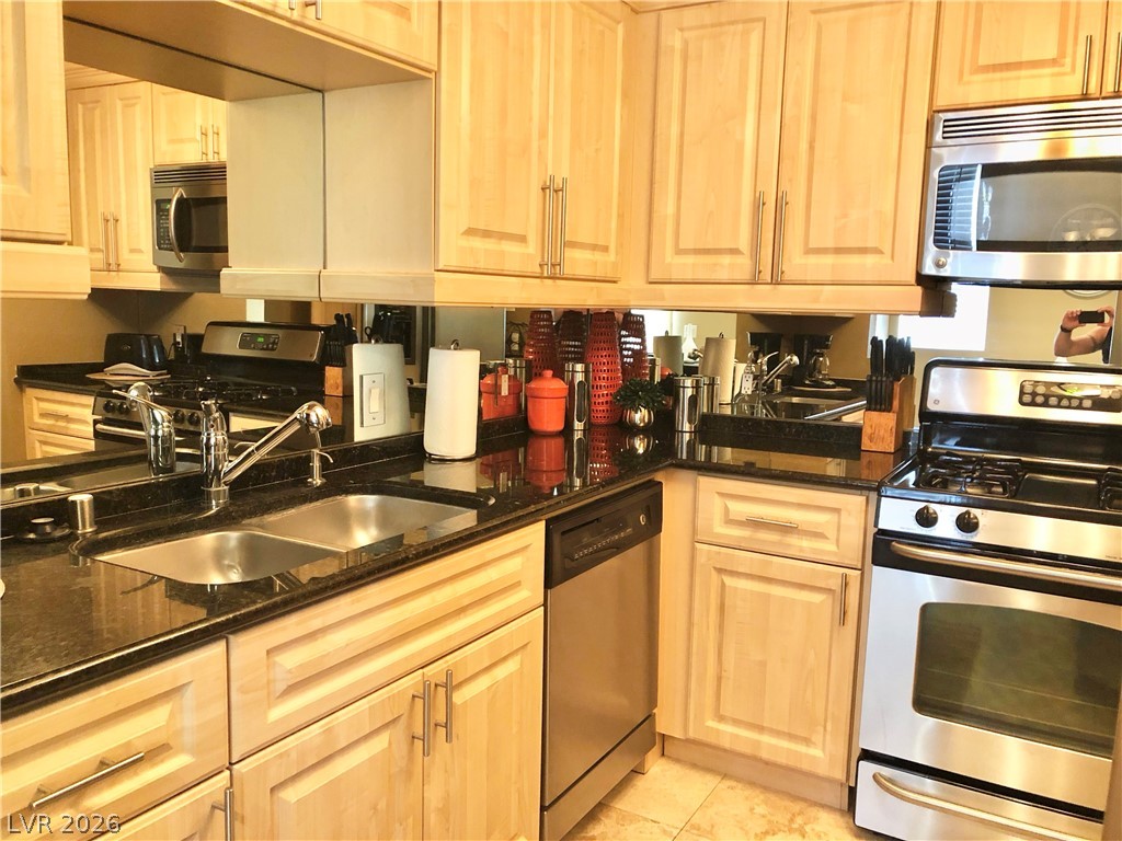 270 East Flamingo Road, Unit 120 Las Vegas, NV 89169 - Photo 9 of 38